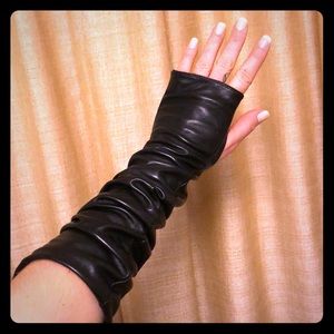 ELMA Parisian Leather Wristlets 🖤🌹